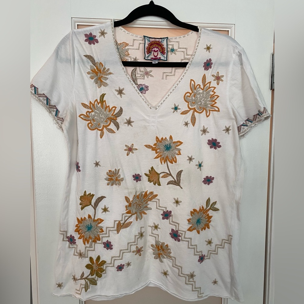 Johnny Was White Cotton Floral Embroidered Short Sleeve V neck T shirt
